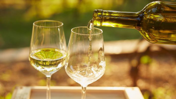 Rượu vang trắng Moscato D'asti - cách thưởng thức. - Malt & Co